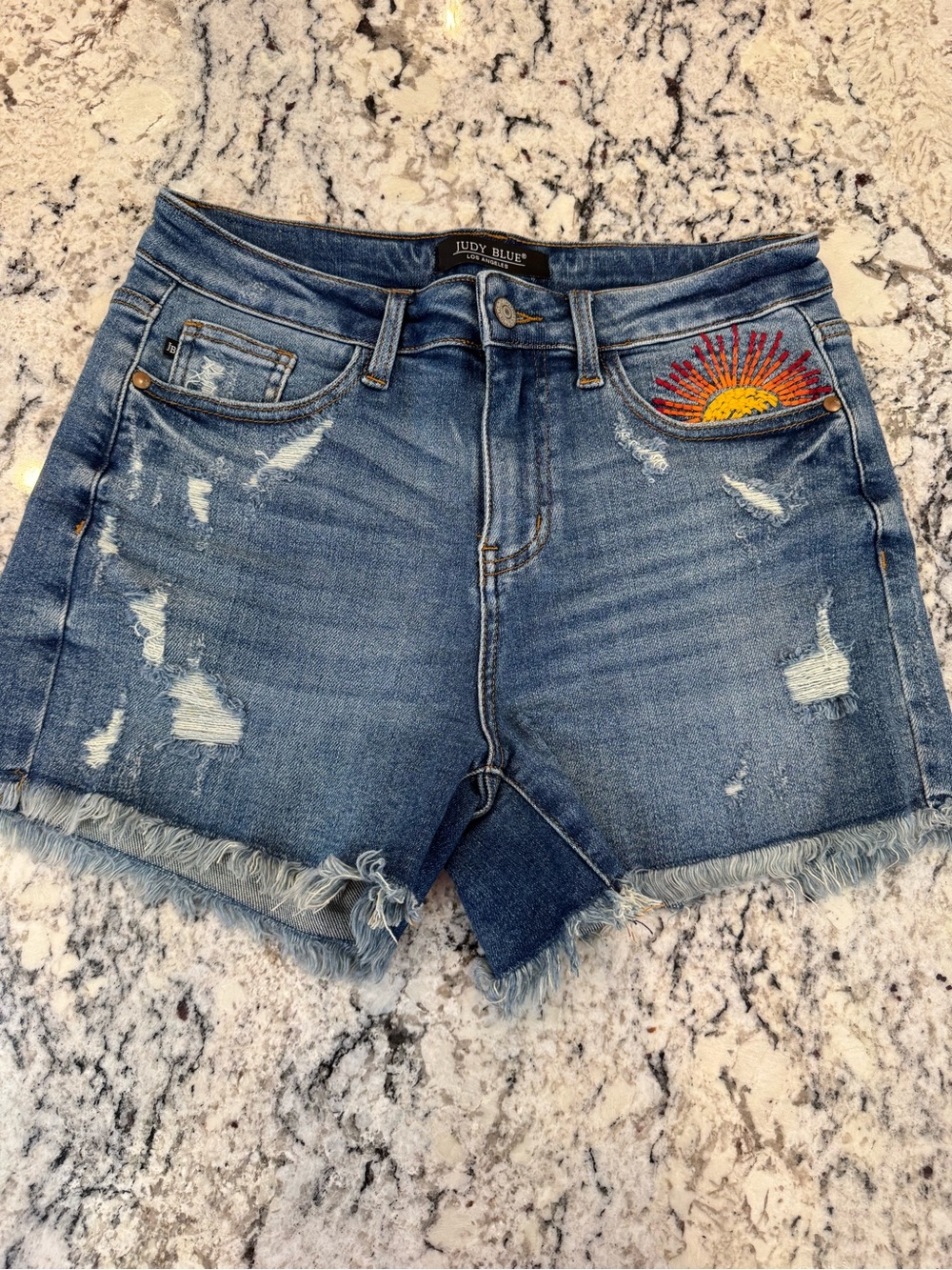 Judy Blue Sunburst Embroidered Distressed Denim Shorts Medium Boho Western - Picture 2 of 8